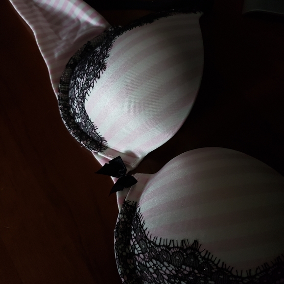 Victoria Secret Very Sexy Bra - Picture 2 of 5